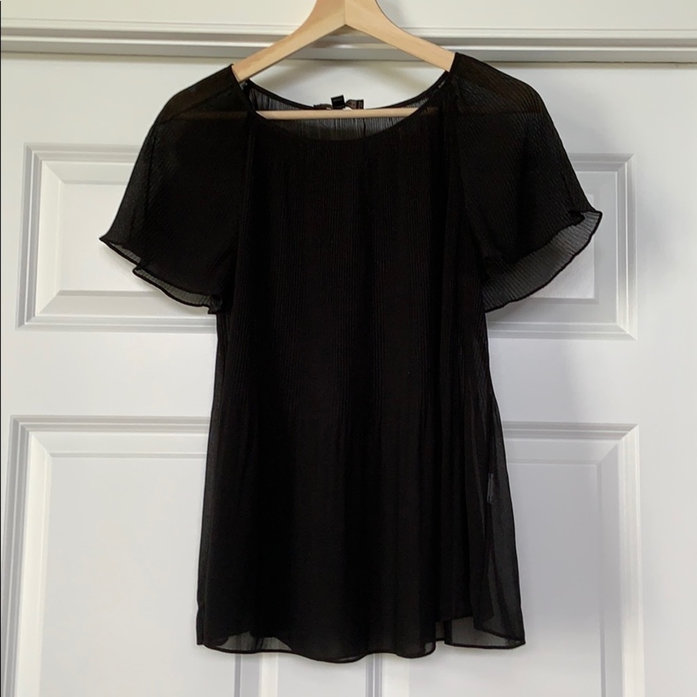 ☀️ 3/$36 or 2/$30 
NEW BANANA REPUBLIC Black Flutter Sleeve sz Small